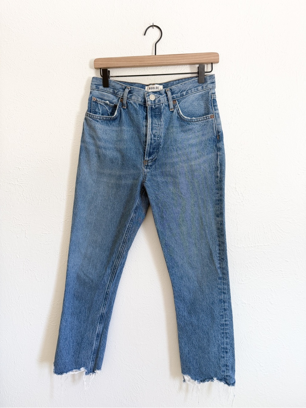 Agolde Riley Cropped Straight-Leg Jeans in Medium Blue Denim